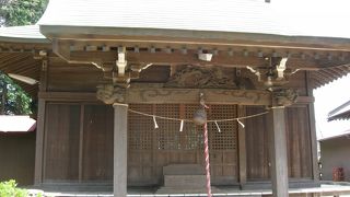 引地川と線路の間の高台に