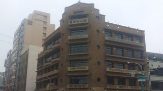 街中の廃墟です。