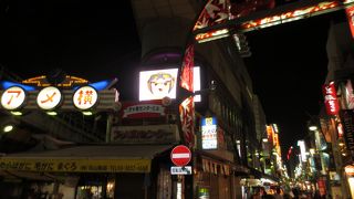 喧騒と活気ある横丁