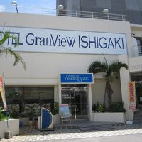 正面とレストラン入り口