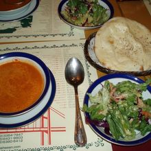 サラダにスープから始まります！