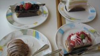 ビュッフェとケーキ