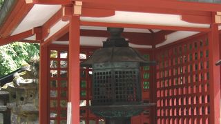 鎌倉時代正應5年（1292年）製の重要文化財である燈籠