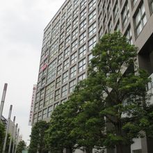 新宿南口のランドマーク