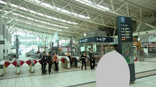 大きくてきれいな駅