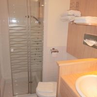 水周りです。シャワールームだけですが小奇麗でした