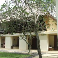 ベランダの奥が部屋になり南国の暑さを和らげている。