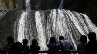 眼前の滝の絶景