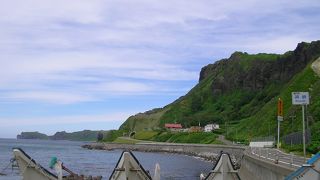 断崖や奇岩が続く絶景の海岸