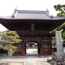 ４８番西林寺の山門