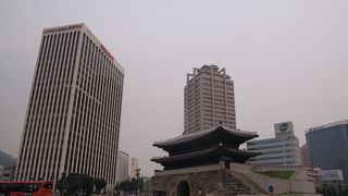 再建した南大門