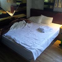 使用後のベッドで申し訳ありません。
