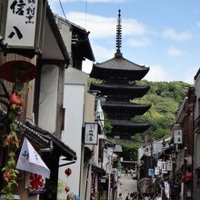 お店の向こうに