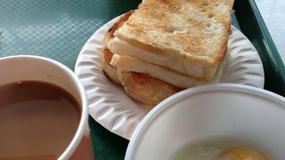 乗り継ぎの合間にシンガポールB級グルメ。カヤトーストってどんなの？