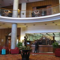 吹き抜けのロビー