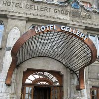 歴史を感じさせるエントランス