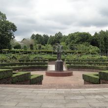 モニュメント広場