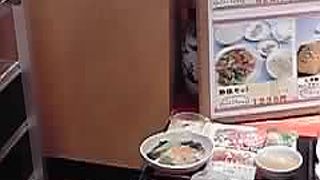 駅ビルの中の中華