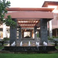 エントランスを正面から。