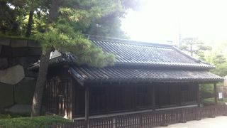 同心番所の手前の門です!!