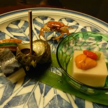 生きているかのようなカニ