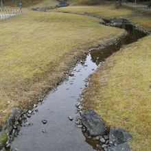 普段はちょろちょろ水が流れているだけです。