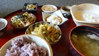 いろいろ味わえる沖縄定食！