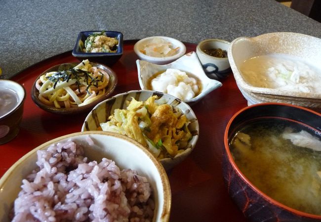 いろいろ味わえる沖縄定食！