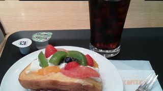 朝8～11までがお得なオムパフェセット 