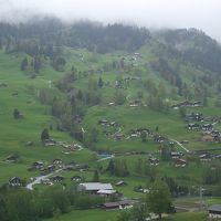 チュッゲンから見える村、雨の中散歩をしました