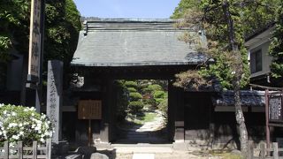 「明治天皇下諏訪御小休所」 の石碑が建ててあります