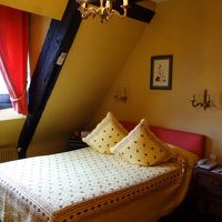 黄色を基調としたかわいい内装のシングルルームです。