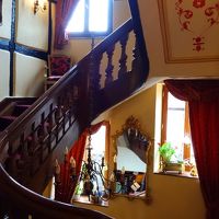 2階への階段あたりです。