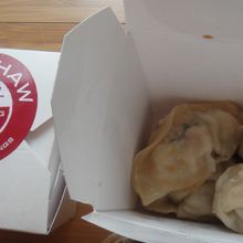 ぎょうざは種類ごとに箱で渡されました