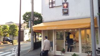 あっさりした外観、濃厚なチーズケーキ