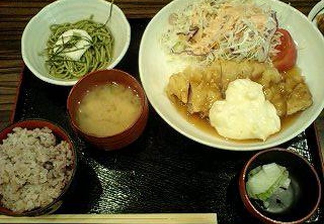 ご飯お代わり自由です。