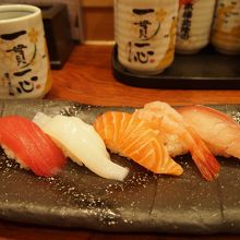 新鮮で美味しい回転寿司(1F もりもり寿し)