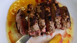 家庭的な雰囲気。地元に人でにぎわう。最高の味。