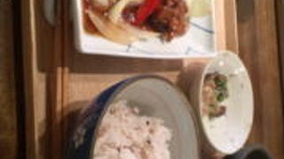 野菜盛りだくさんのお食事どころ