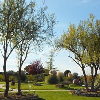 庭園は広く小さな池や小川まであり、とっても気持ちがいい