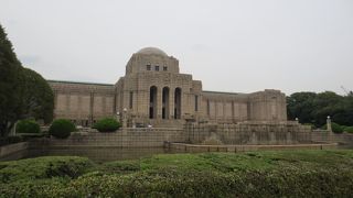 明治天皇ゆかりの絵画館