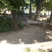 今は水で満たされている訳ではありません