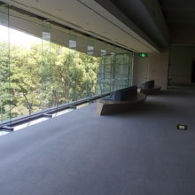 ３Fで縮景園を望みながら休憩するのも一興です