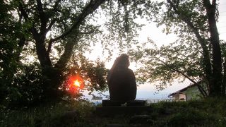 木の合間から大山、富士山、湘南平