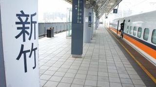 おしゃれでモダンな駅舎です