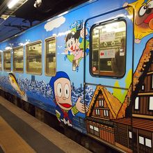 富山の観光名所と、ハットリくんのコラボ電車