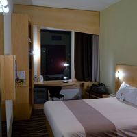 部屋のイメージ。すぐ右側がバスタブのないユニットバス。