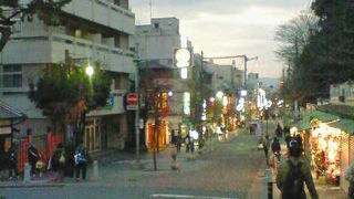 土産物屋などが並び観光客も楽しめる奈良駅前商店街