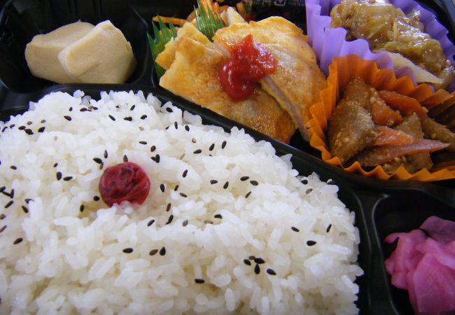 付け合せにも手を抜かない丁寧なお弁当