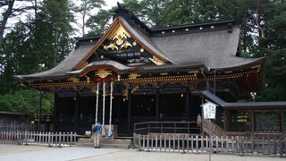 シックに美しい神社